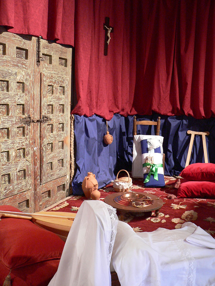 Espacio femenino. Materiales originales y ambientación ortodoxa.