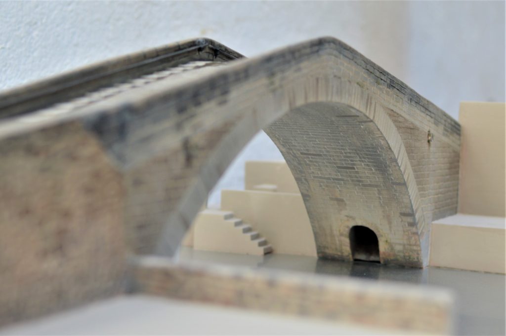 Lateral del gran arco.