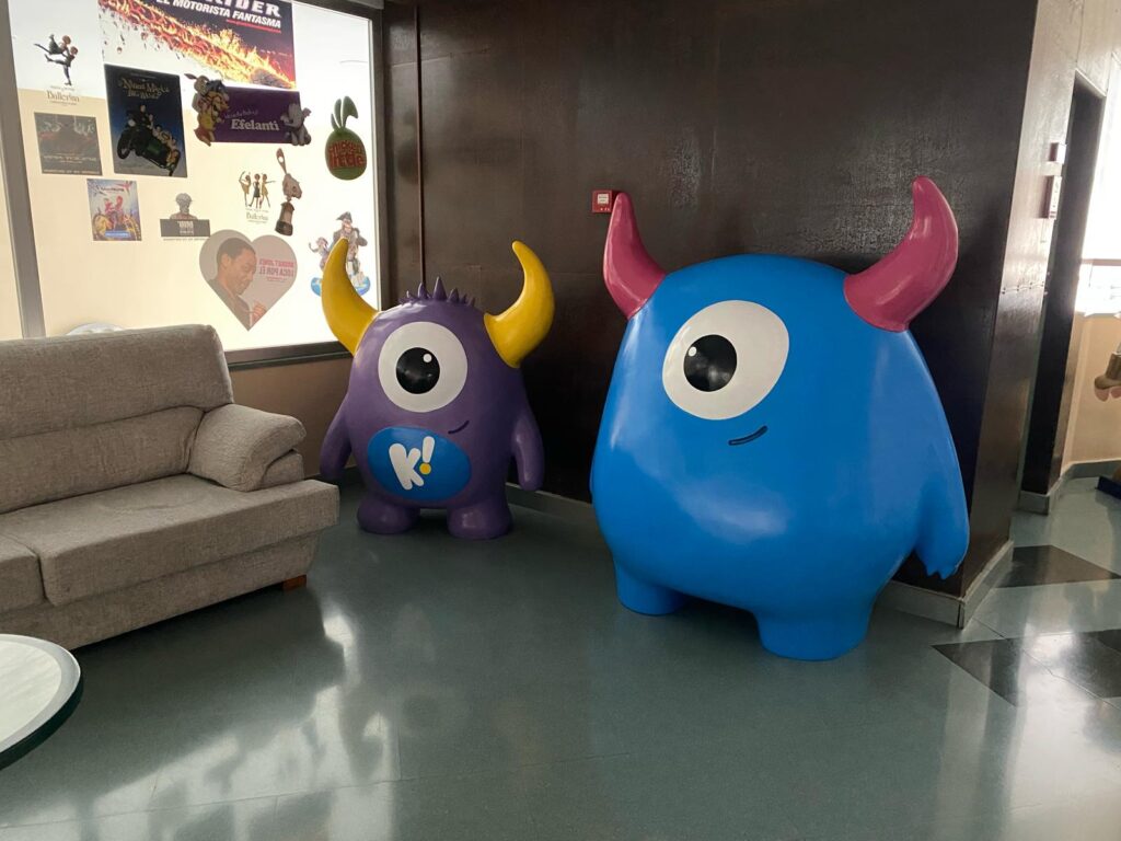 Mascotas de virus y caries