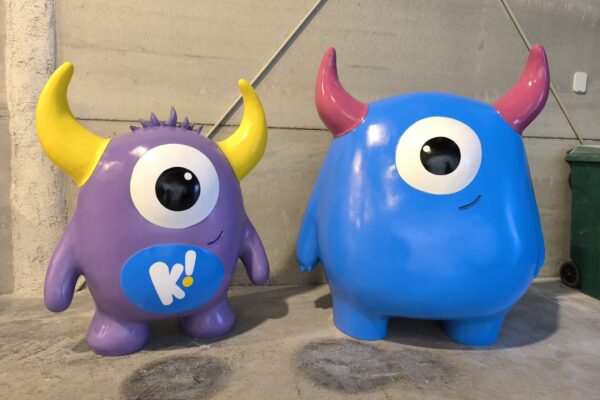 Mascotas de virus y caries