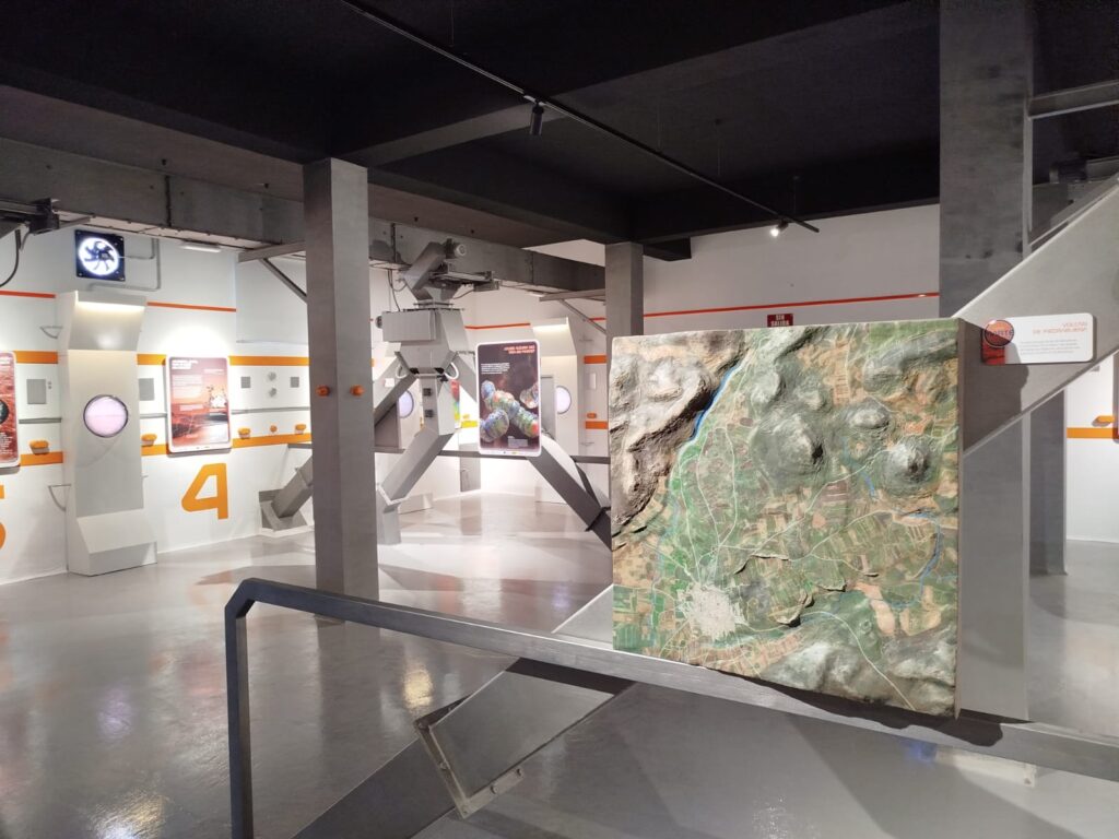 MAQUETAS DE VOLCANES DEL CAMPO DE CALATRAVA